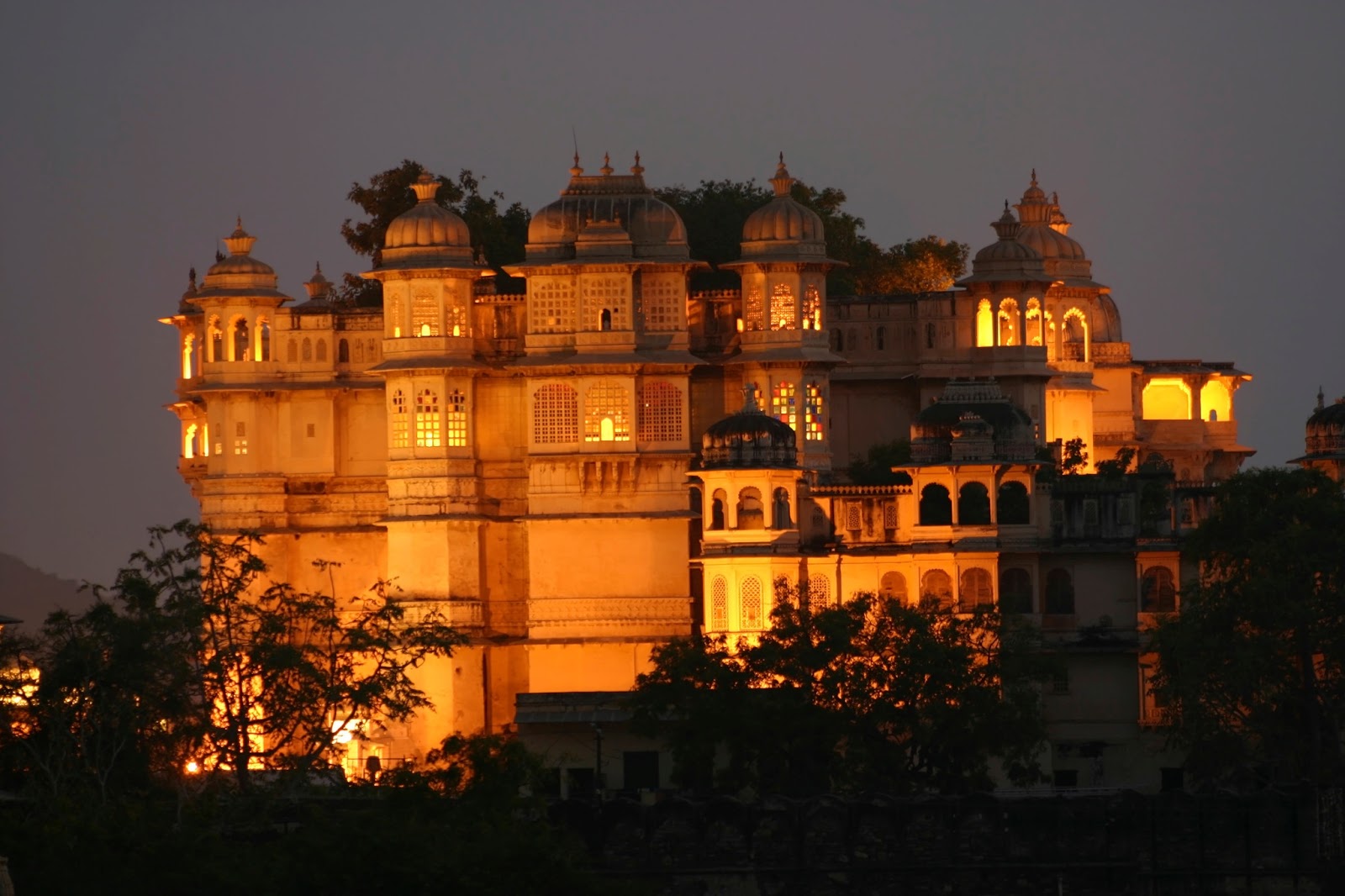 places to visit between jaisalmer and jaipur palace